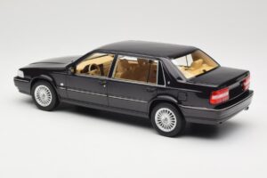 Volvo S90 Royal Violet DNA 1:18 DNA000089 Métal — image 5 sur 6