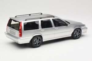 Volvo V70 R P80 Argent DNA 1:18 DNA000155 Métal — image 2 sur 6