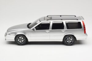 Volvo V70 R P80 Argent DNA 1:18 DNA000155 Métal — image 3 sur 6