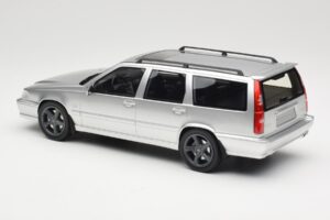 Volvo V70 R P80 Argent DNA 1:18 DNA000155 Métal — image 5 sur 6