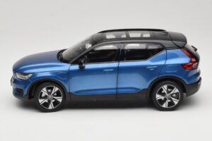 Volvo XC40 Recharge Bleu Métallisé Paudi Model 1:18 2562373 Métal — image 4 sur 8