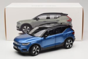 Volvo XC40 Recharge Bleu Métallisé Paudi Model 1:18 2562373 Métal — image 8 sur 8