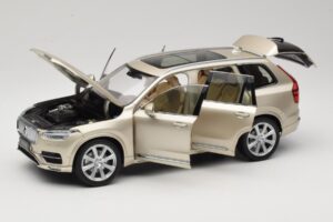 Volvo XC90 Luminous Sand Yellow Paudi Model 1:18 9430841 Métal — image 2 sur 8