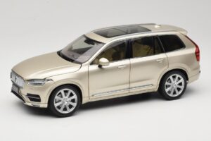 Volvo XC90 Luminous Sand Yellow Paudi Model 1:18 9430841 Métal