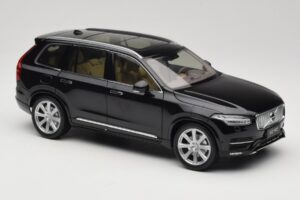 Volvo XC90 Onyx Black Paudi Model 1:18 9430842 Métal — image 6 sur 8