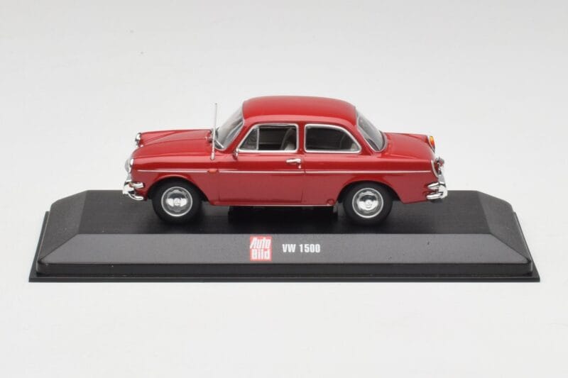Volkswagen 1500 Ruby Rouge Minichamps 1:43 VW001 Métal