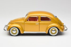 Volkswagen Beetle Or Bburago 1:18 3361 Métal — image 4 sur 8
