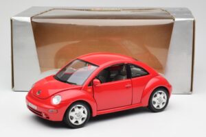 Volkswagen New Beetle Rouge Bburago 1:18 8185108 Métal — image 8 sur 8