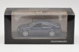 Volkswagen Bora Ocean Bleu Minichamps 1:43 8198223B Métal — image 4 sur 4