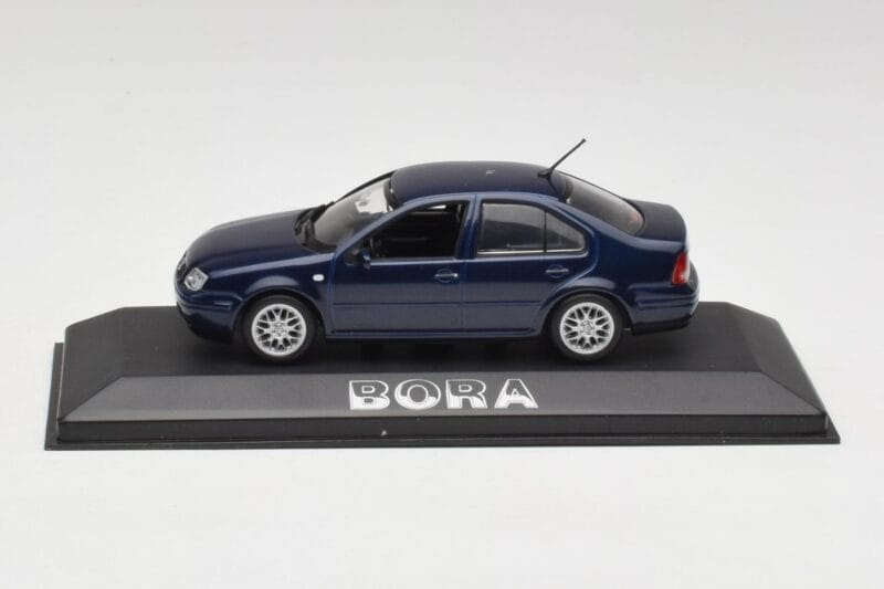 Volkswagen Bora Ocean Bleu Minichamps 1:43 8198223B Métal