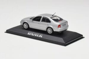 Volkswagen Bora Reflex Argent Minichamps 1:43 81982223S Métal — image 3 sur 4