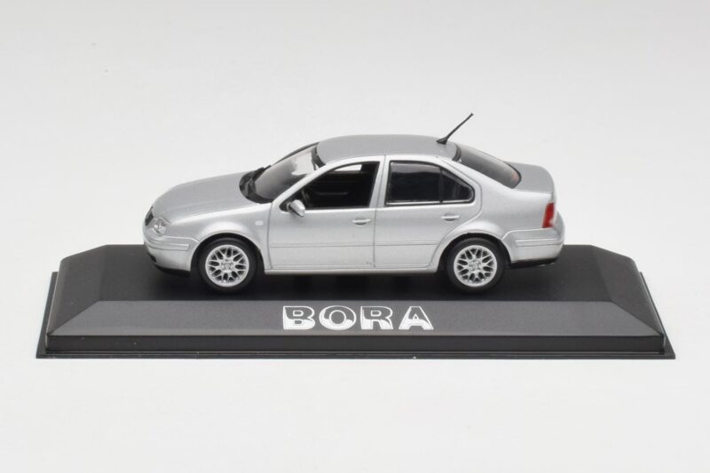 Volkswagen Bora Reflex Argent Minichamps 1:43 81982223S Métal