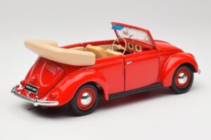 Volkswagen Cabriolet Ruby Rouge Maisto 1:18 32826 Métal — image 3 sur 8