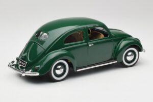 Volkswagen Export Berline Beryl Vert Maisto 1:18 31820 Métal — image 3 sur 8