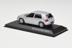 Volkswagen Golf Mk4 Reflex Argent Minichamps 1:43 4527111022 Métal — image 3 sur 4
