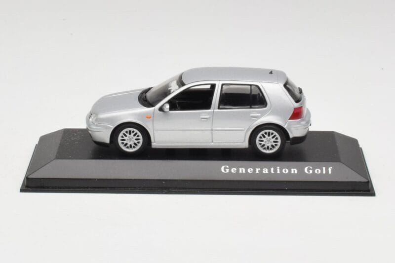 Volkswagen Golf Mk4 Reflex Argent Minichamps 1:43 4527111022 Métal
