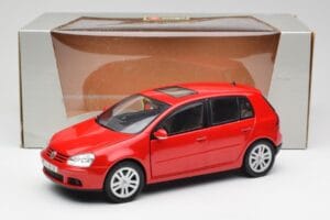 Volkswagen Golf Mk5 4-Door Tornado Rouge Bburago 1:18 GOLF001 Métal — image 8 sur 8