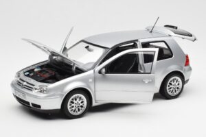 Volkswagen Golf Mk5 GTI Argent Norev 1:18 188570 Métal — image 2 sur 8