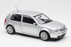 Volkswagen Golf Mk5 GTI Argent Norev 1:18 188570 Métal — image 6 sur 8