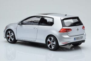 Volkswagen Golf GTI Mk7 Reflex Argent Norev 1:18 188551 Métal — image 7 sur 8