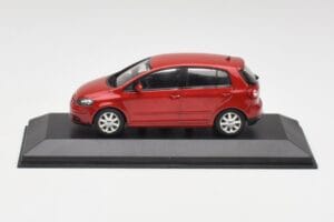 Volkswagen Golf Plus Tornado Rouge Minichamps 1:43 821911110 Métal