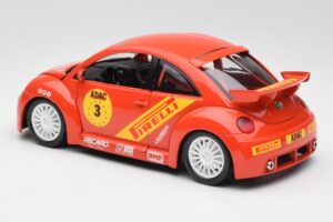 Volkswagen New Beetle Cup Bburago 1:18 3329 Métal — image 7 sur 8