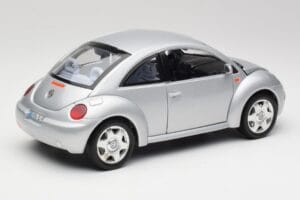 Volkswagen New Beetle Reflex Argent Métallisé Bburago 1:18 3322 Métal — image 3 sur 8