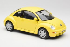 Volkswagen New Beetle Jaune Maisto 1:18 37800-M4 Métal — image 6 sur 8