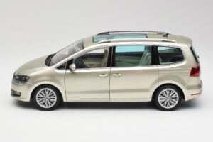 Volkswagen Sharan 7N Reflex Argent Métallique Minichamps 1:18 110051002 Métal — image 4 sur 8