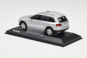Volkswagen Touareg Reflex Argent Minichamps 1:43 68625 Métal — image 3 sur 4