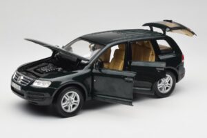 Volkswagen Touareg V10 TDI Canyon Green Bburago 1:18 34911-V1 Métal — image 2 sur 8