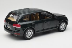 Volkswagen Touareg V10 TDI Canyon Green Bburago 1:18 34911-V1 Métal — image 3 sur 8