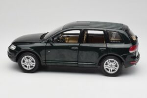 Volkswagen Touareg V10 TDI Canyon Green Bburago 1:18 34911-V1 Métal — image 4 sur 8