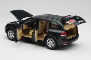 Volkswagen Touareg V10 TDI Canyon Green Bburago 1:18 34911-V1 Métal — image 5 sur 8