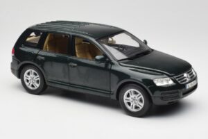 Volkswagen Touareg V10 TDI Canyon Green Bburago 1:18 34911-V1 Métal — image 6 sur 8