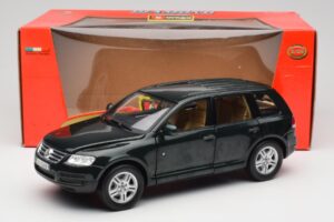 Volkswagen Touareg V10 TDI Canyon Green Bburago 1:18 34911-V1 Métal — image 8 sur 8