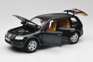 Volkswagen Touareg V10 TDI Reed Green Metallic Bburago 1:18 34911 Métal — image 2 sur 8
