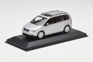 Volkswagen Touran Reflex Argent Minichamps 1:43 TOURAN001 Métal — image 2 sur 4