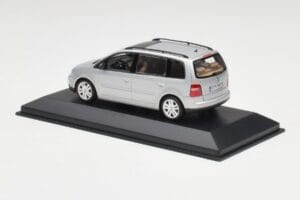 Volkswagen Touran Reflex Argent Minichamps 1:43 TOURAN001 Métal — image 3 sur 4