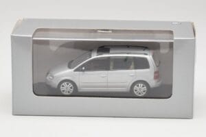 Volkswagen Touran Reflex Argent Minichamps 1:43 TOURAN001 Métal — image 4 sur 4