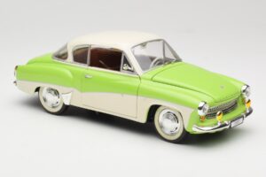 Wartburg 313 Vert Pastel sur Beige Revell 1:18 9018 Métal — image 6 sur 8