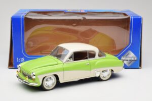 Wartburg 313 Vert Pastel sur Beige Revell 1:18 9018 Métal — image 8 sur 8