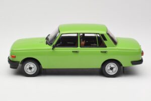 Wartburg 353 Vert MCG 1:18 MCG18062 Métal — image 3 sur 6