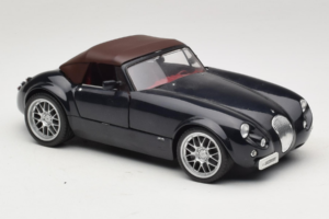 Wiesmann Roadster MF Carbon Black Revell 1:18 WIESMANN001 Métal — image 7 sur 9