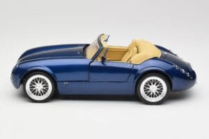 Wiesmann Roadster MF3 Bleu Revell 1:18 08861 Métal — image 4 sur 8