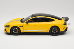 Xiaomi SU7 Ultra Jaune OEM 1:18 BHR9995CN Métal — image 4 sur 8