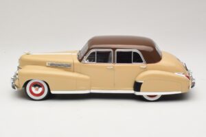 Cadillac Fleetwood Series 60 Special Beige MCG 1:18 MCG18656 Métal — image 3 sur 6