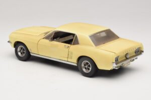 Ford Mustang Coupe Jaune The Walking Dead Greenlight 1:18 12958 Métal — image 7 sur 8