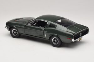 Ford Mustang GT Bullitt avec Figurine Steve McQueen Greenlight 1:18 12885 Métal — image 7 sur 8