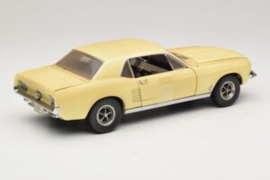 Ford Mustang Coupe Jaune The Walking Dead Greenlight 1:18 12958 Métal — image 3 sur 8